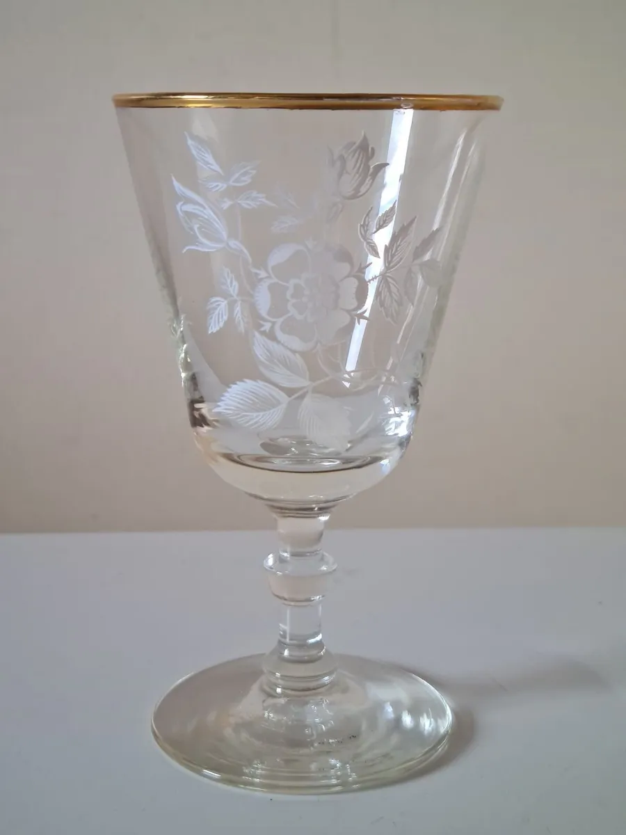Vintage Gold‑Rim Glass Set (12) Ideal Wedding Gift - Image 3