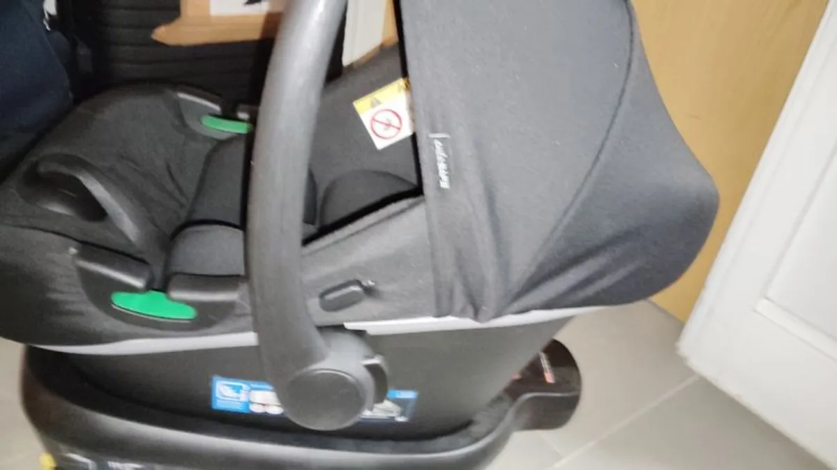 Baby car seat with iso fix - Image 3