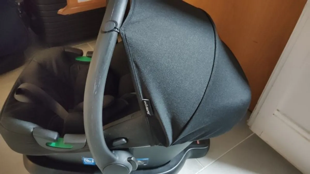 Baby car seat with iso fix - Image 4