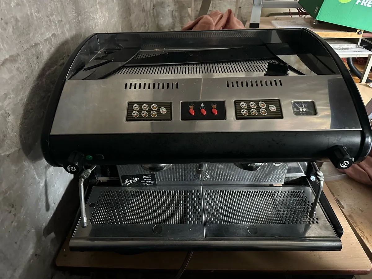 Commercial coffee machine - Image 1