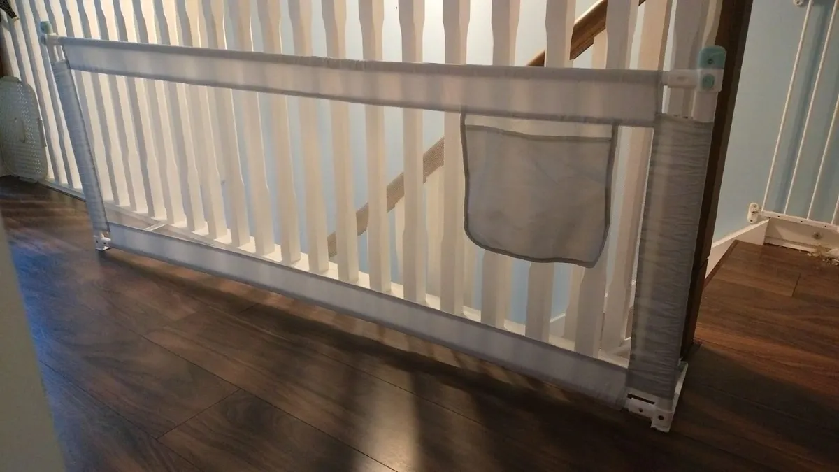 Baby bed rail / bed guard - Image 1