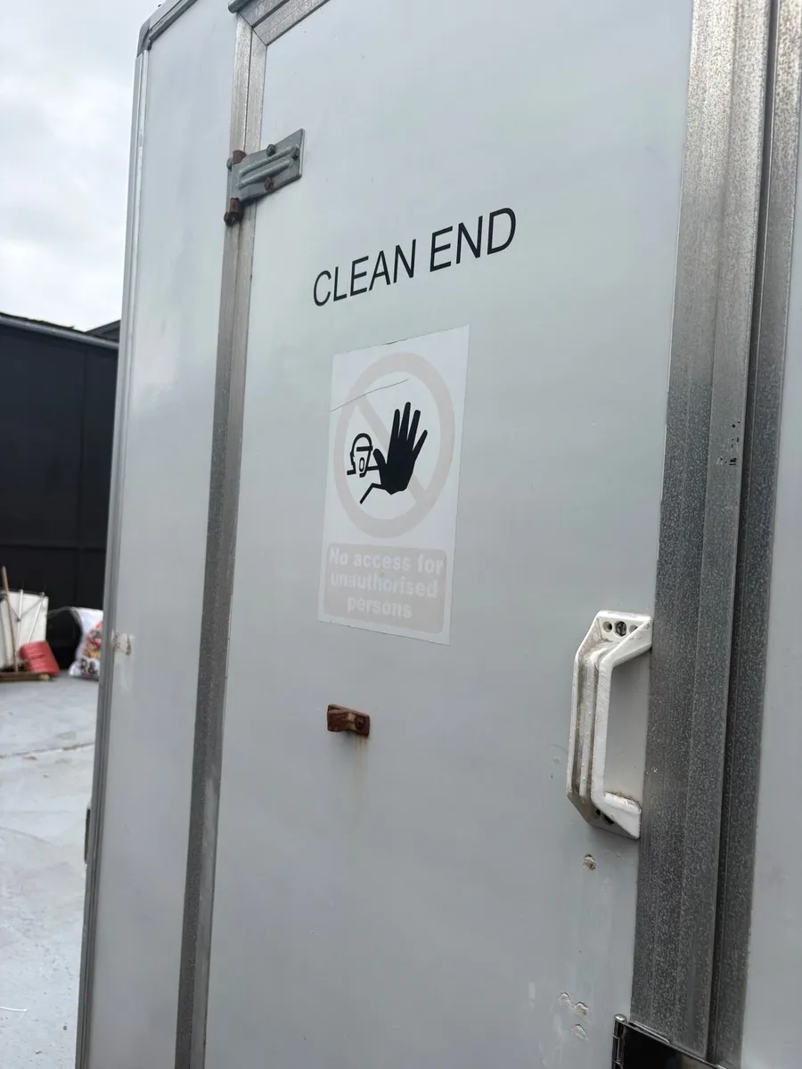Mobile decontamination unit - Image 3