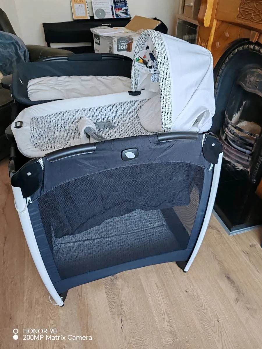 JOIE Excursion Change & Rock Travel Cot - Image 3
