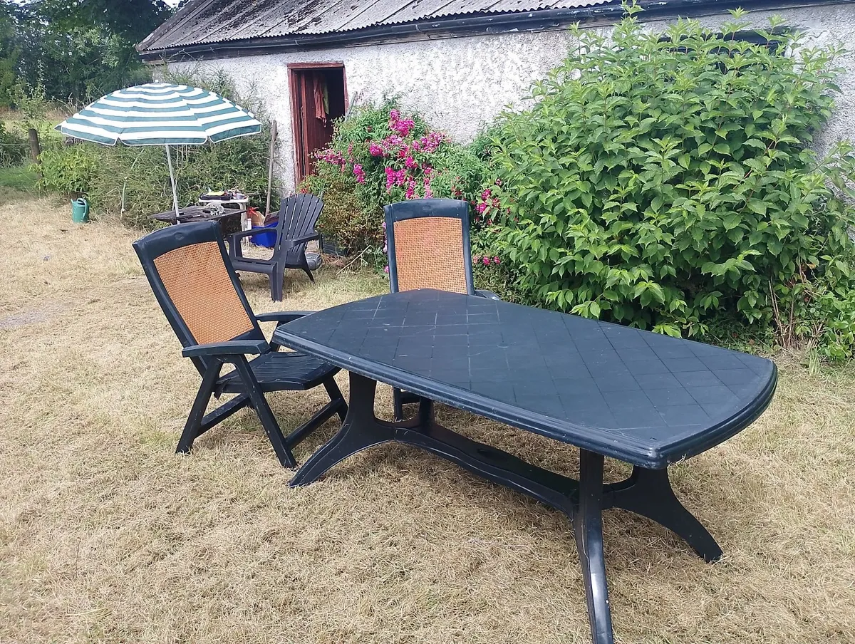 Garden furniture - Image 1