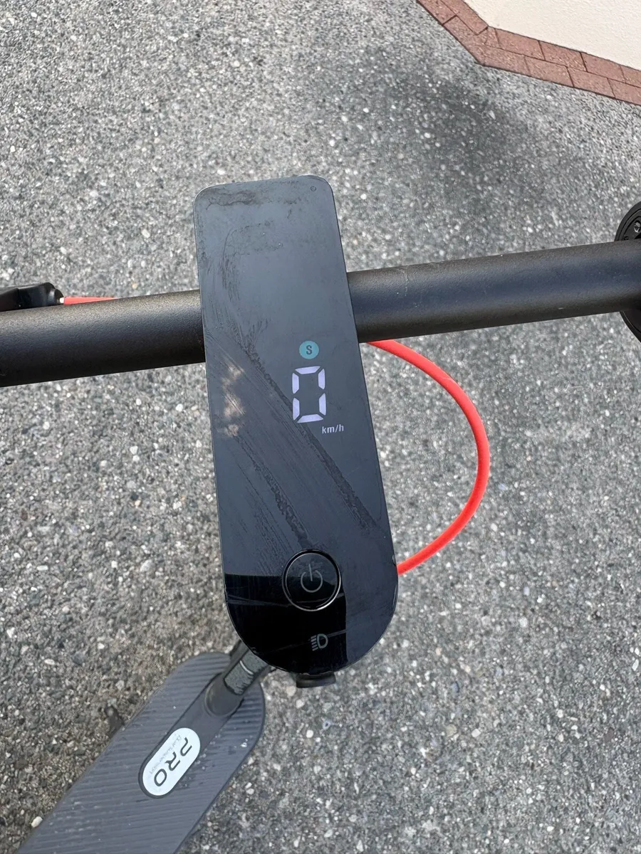 Xiaomi 5 Pro Electric Scooter - Image 2