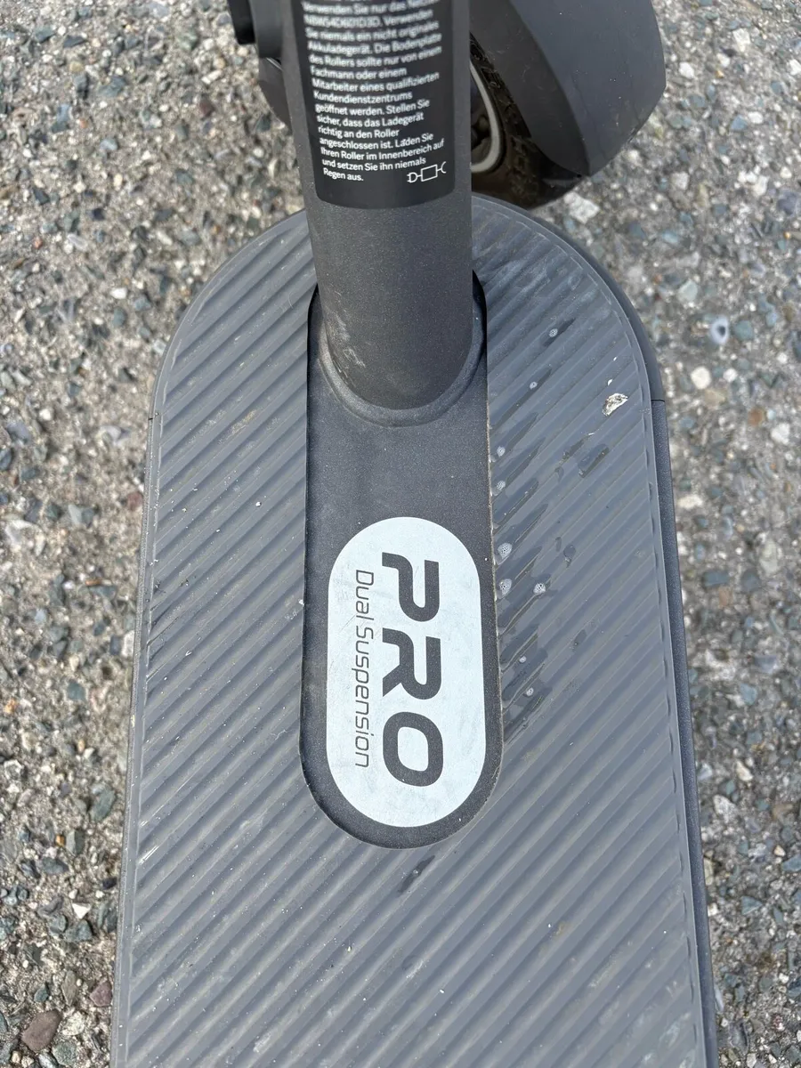 Xiaomi 5 Pro Electric Scooter - Image 3