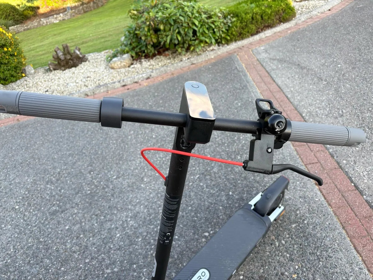 Xiaomi 5 Pro Electric Scooter - Image 4