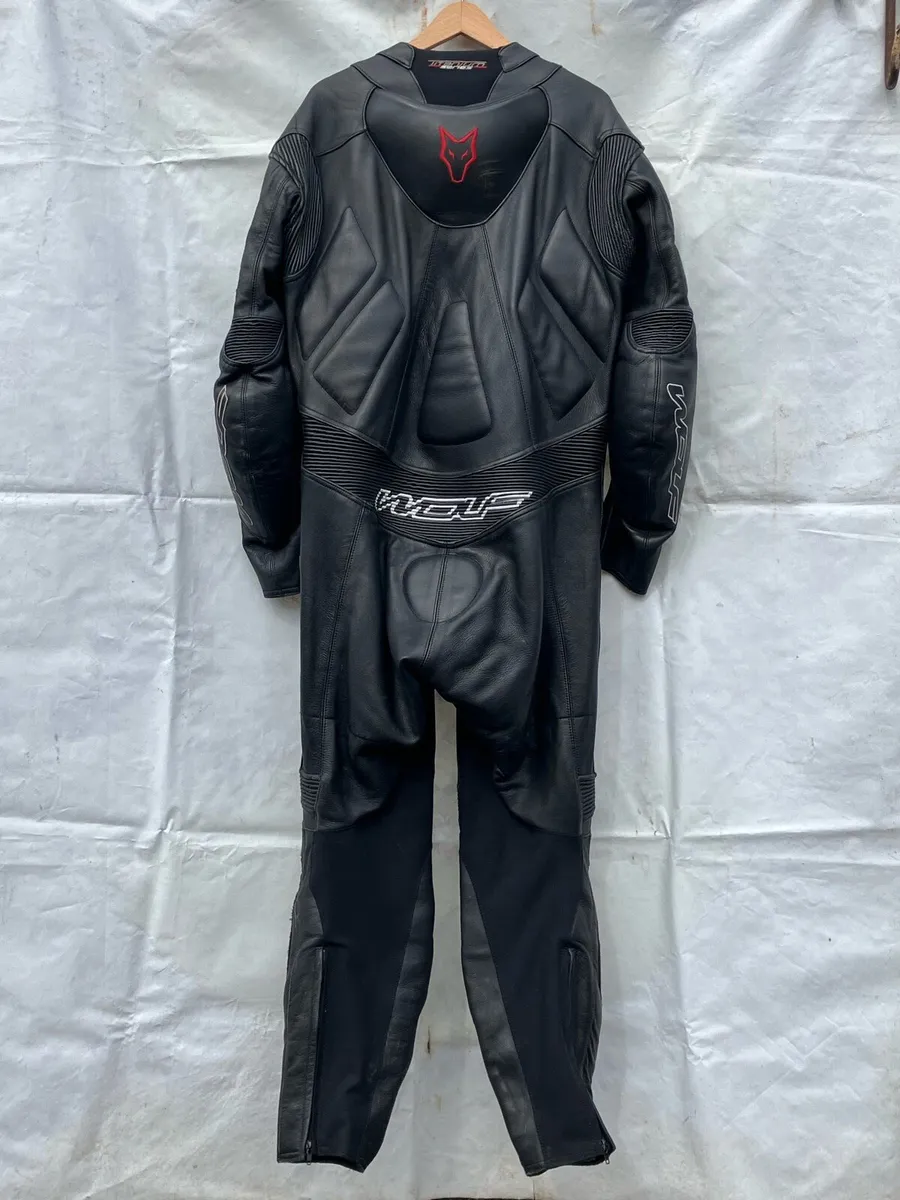 Wolf Mens one piece leather motorcycle suit. - Image 2