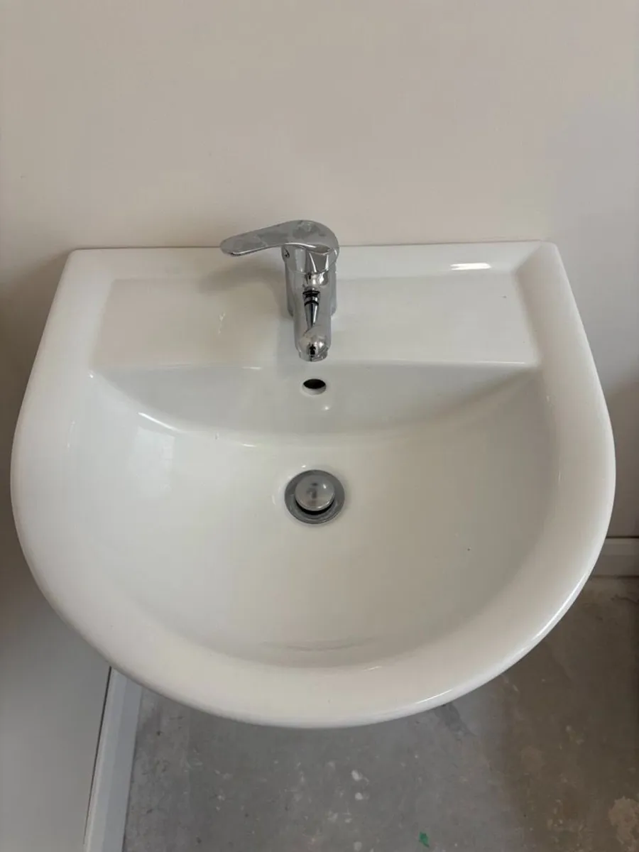 Brand-New Toilets (3) and Pedestal Basins (3) - Image 2