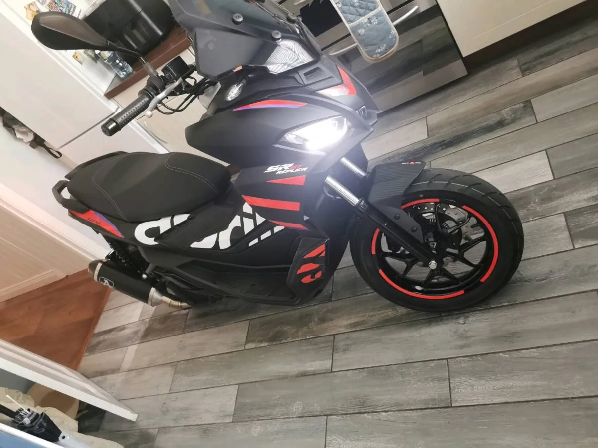 2025 Aprilia Sr Gt 125 - Image 2