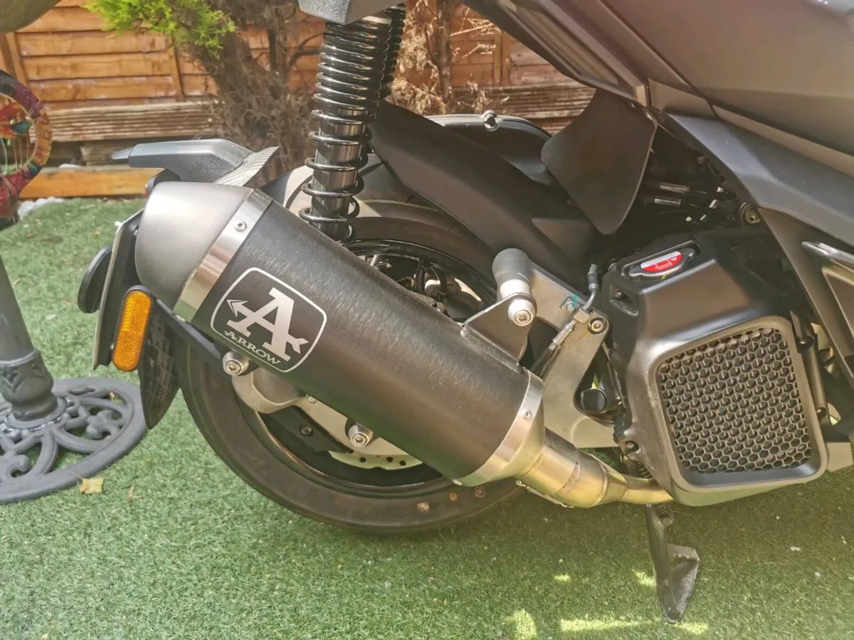 2025 Aprilia Sr Gt 125 - Image 4
