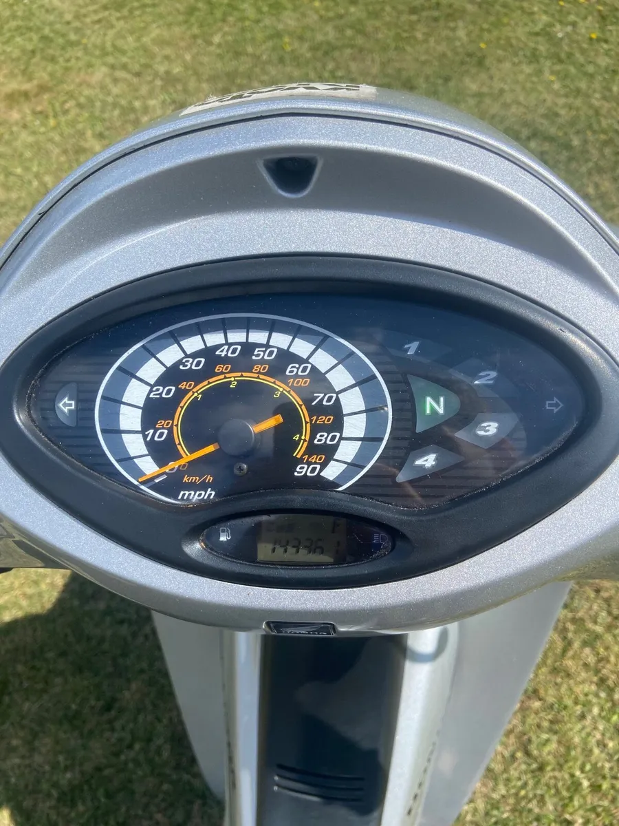 Honda scooter - Image 2
