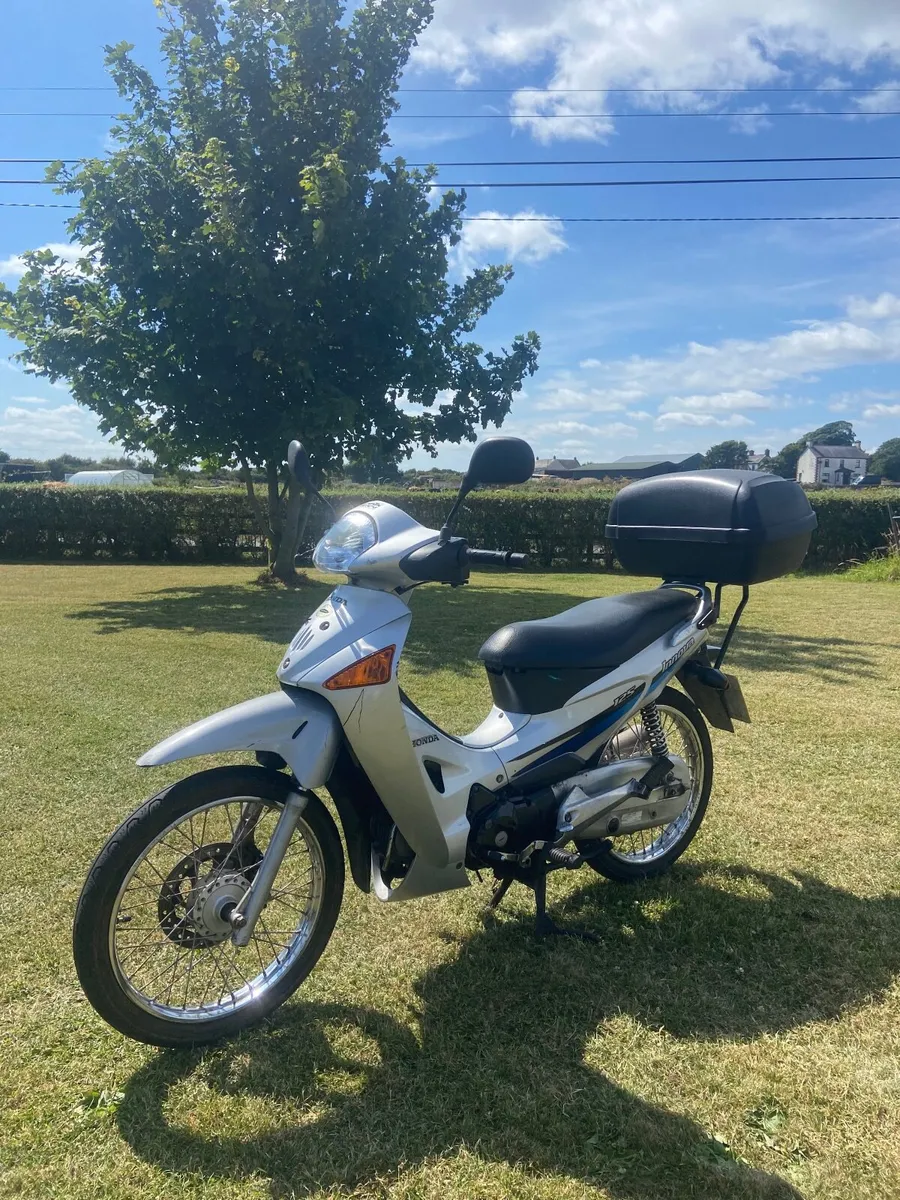Honda scooter - Image 1