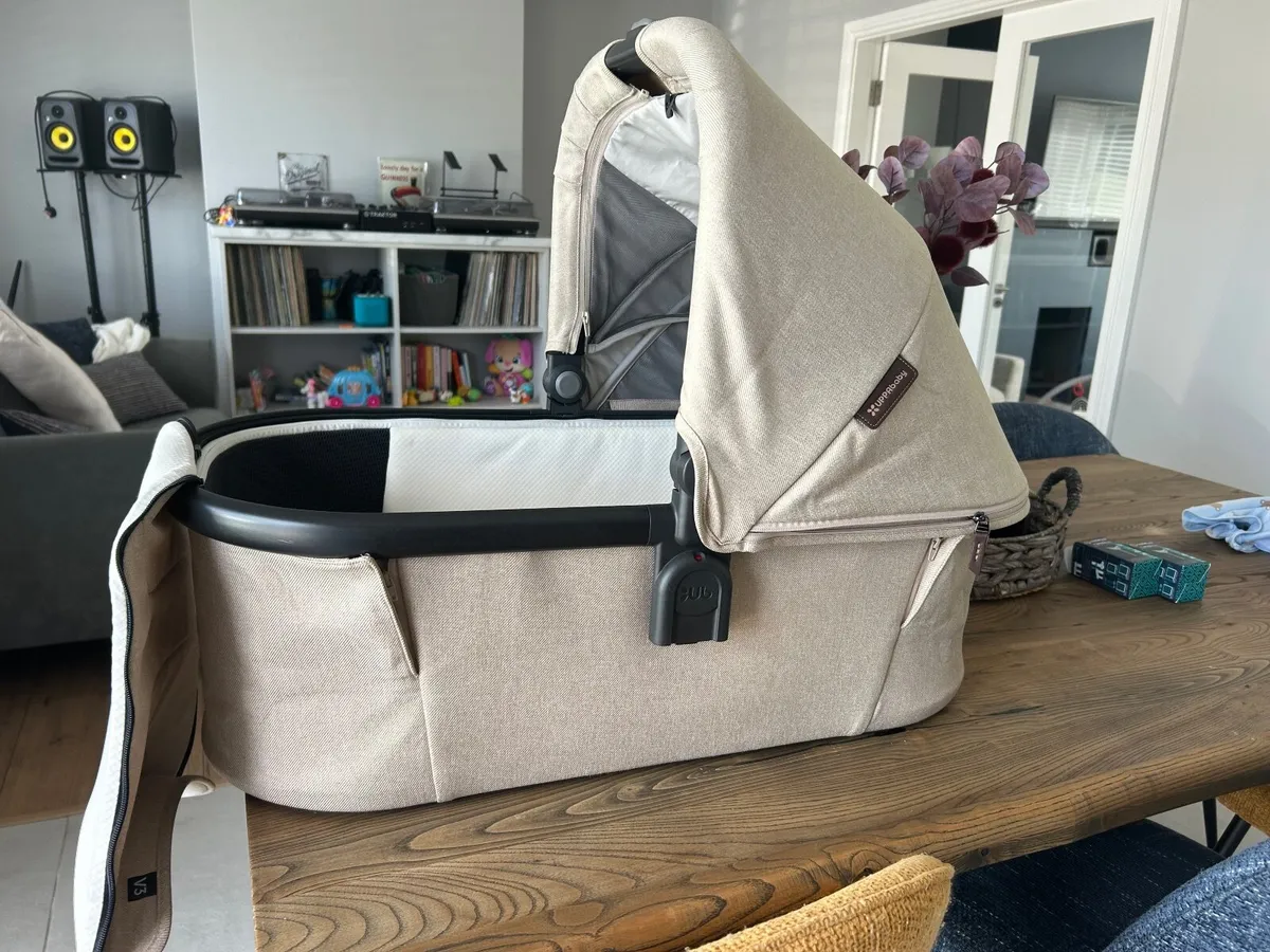 Uppa Baby Vista V3 Cream (Perfect Condition) - Image 3