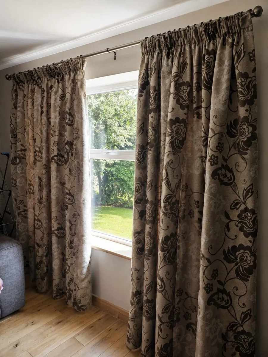 Curtains - Image 2