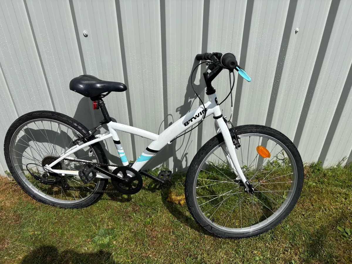 24 inch girls B-Twin Bike - Image 1