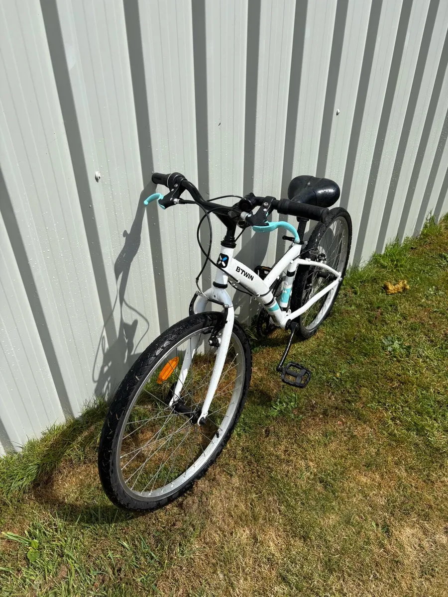 24 inch girls B-Twin Bike - Image 3