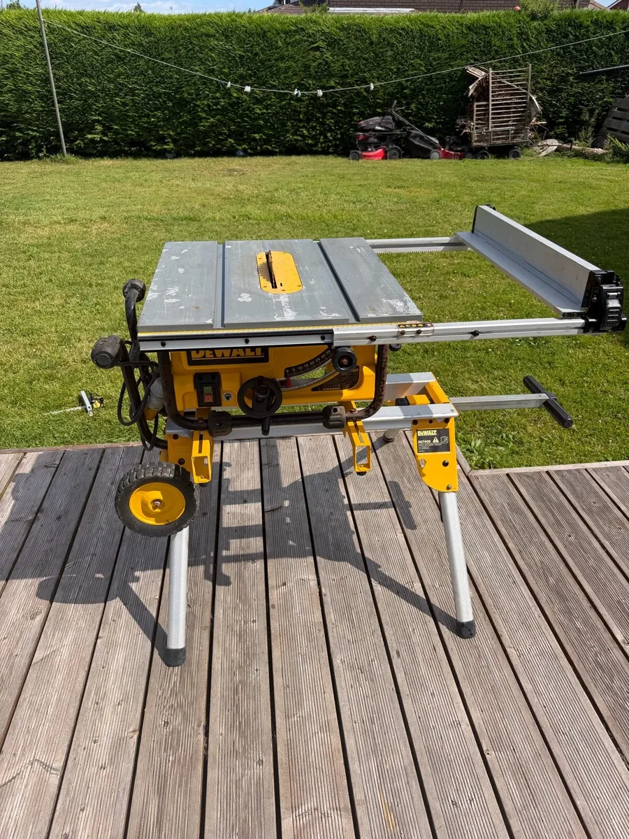 Table saw dewalt 745-110v-with rolling stand - Image 1