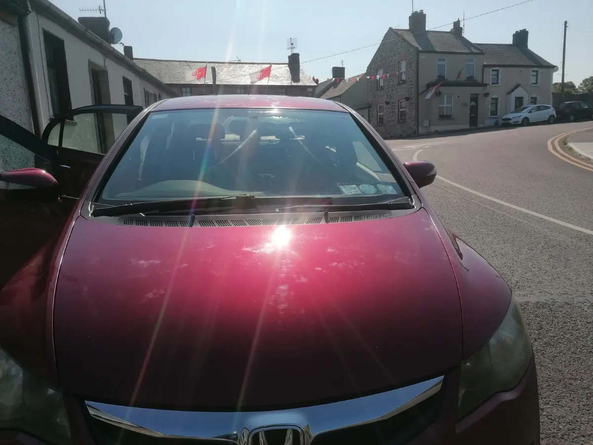 Honda Civic 2010 - Image 2