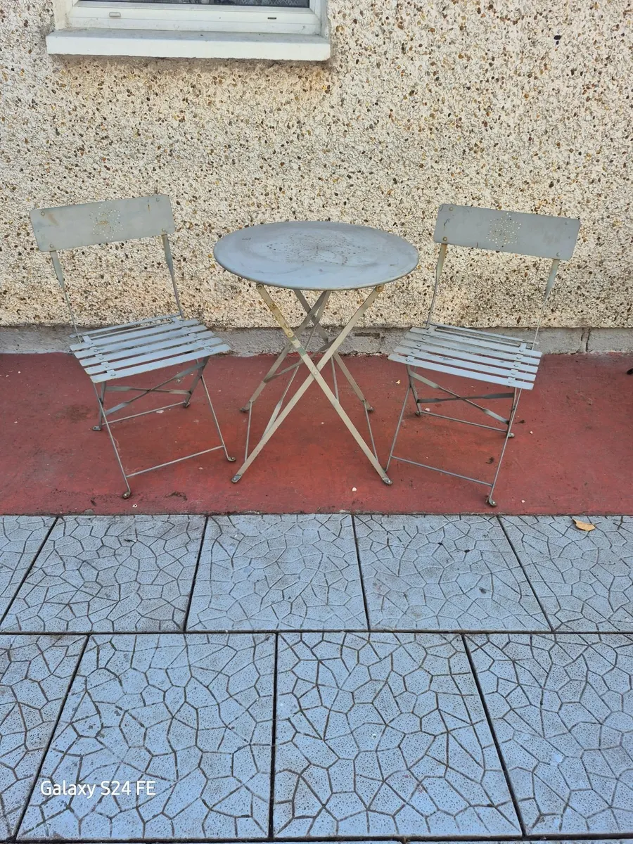 Garden furniture - Image 1