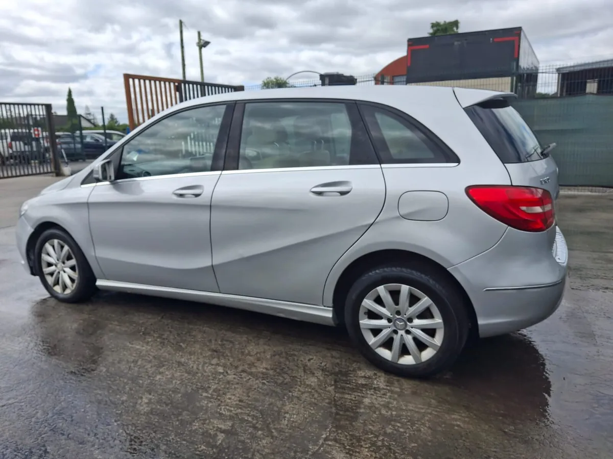 142 Mercedes B-Class AUTOMATIC - Image 4