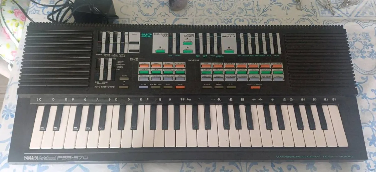 Yamaha PSS-570 Keyboard/Synthesizer