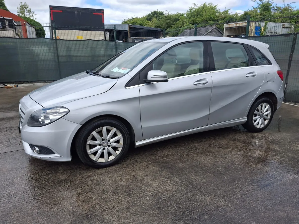 142 Mercedes B-Class AUTOMATIC - Image 2