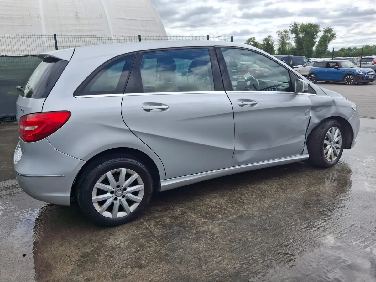 142 Mercedes B-Class AUTOMATIC - Image 3