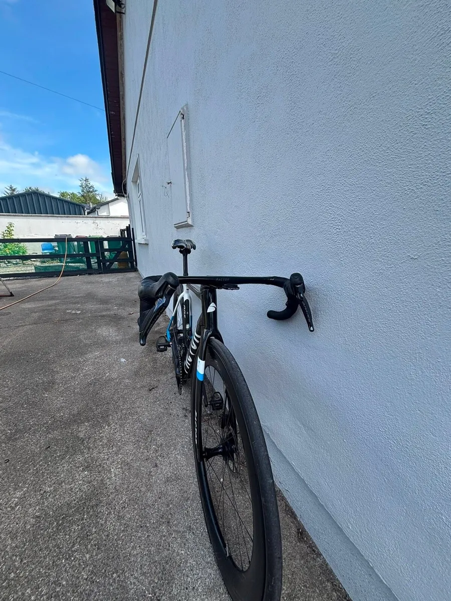 Factor One road bike - Image 4