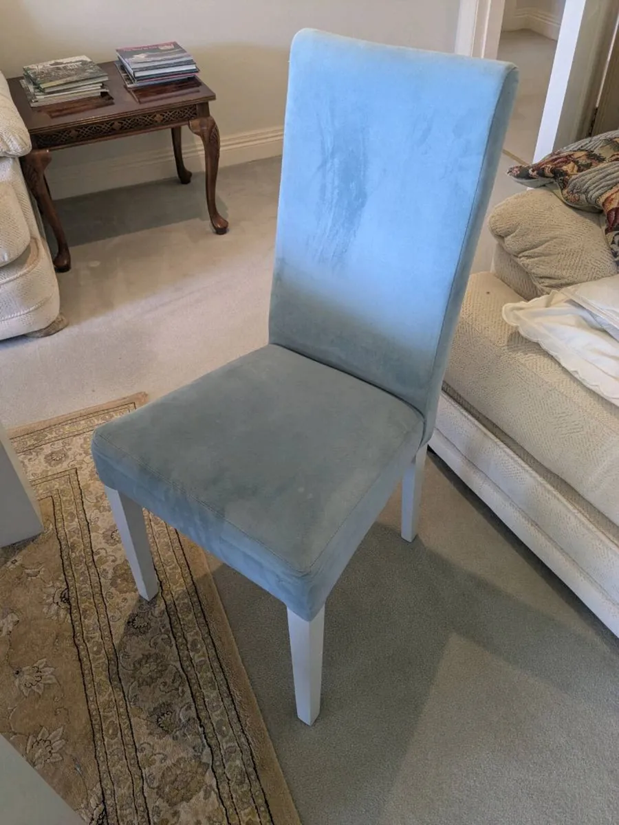 Table and chairs - Image 3