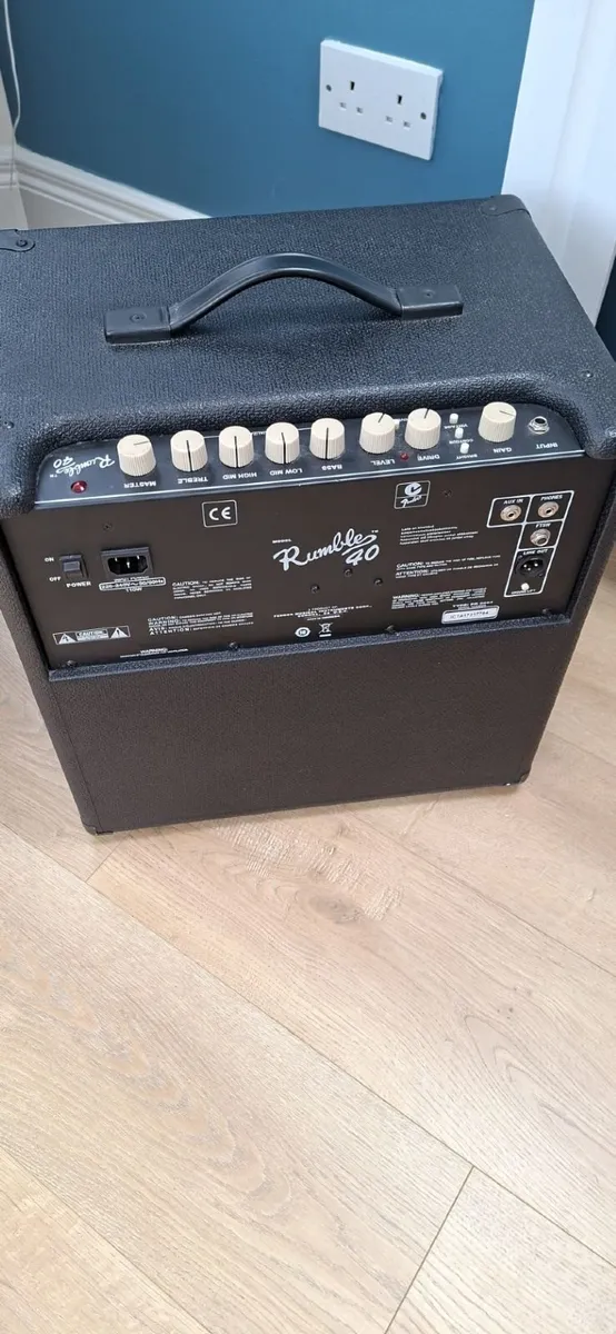 FENDER RUMBLE 40 V3 BASS COMBO -for sale - Image 2