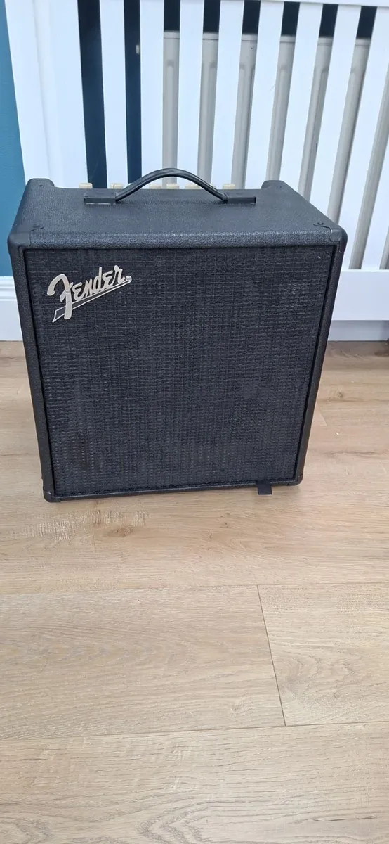 FENDER RUMBLE 40 V3 BASS COMBO -for sale - Image 1