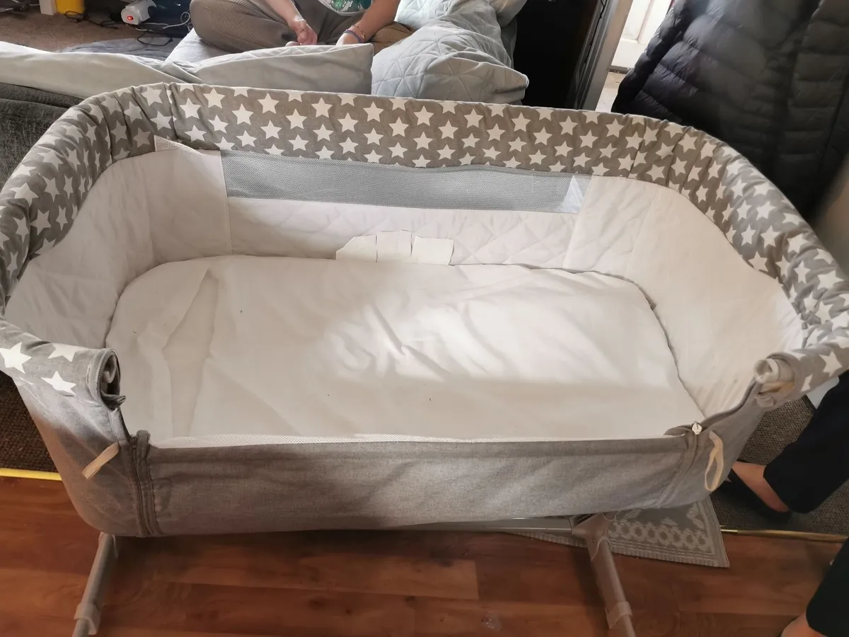 Baby cot. - Image 2