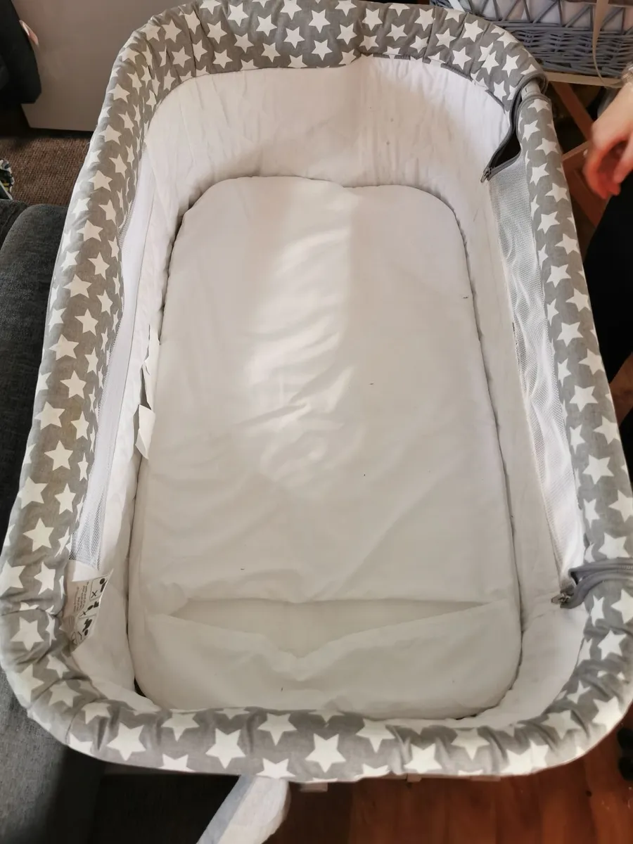Baby cot. - Image 4