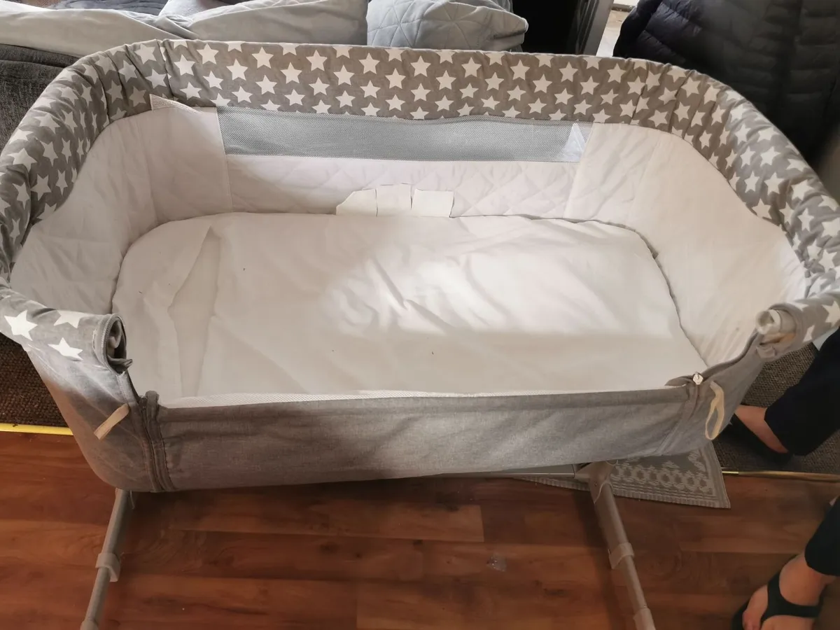 Baby cot. - Image 3