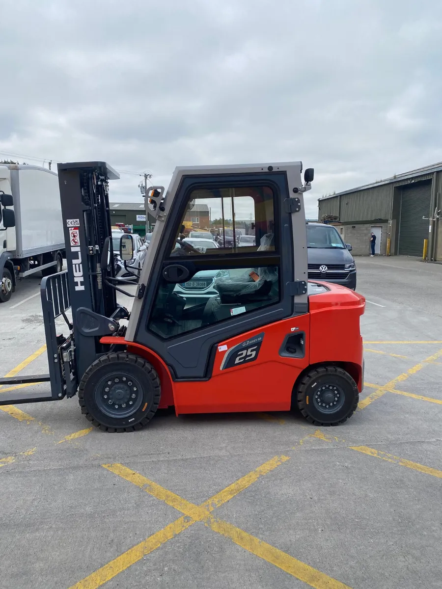 Forklift trucks - Image 4