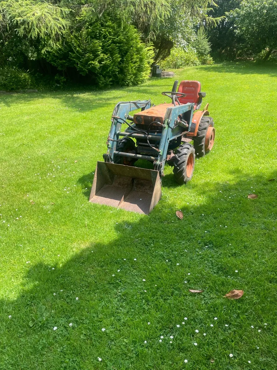 Kubota compact tractor - Image 3