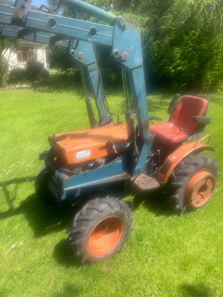 Kubota compact tractor - Image 1