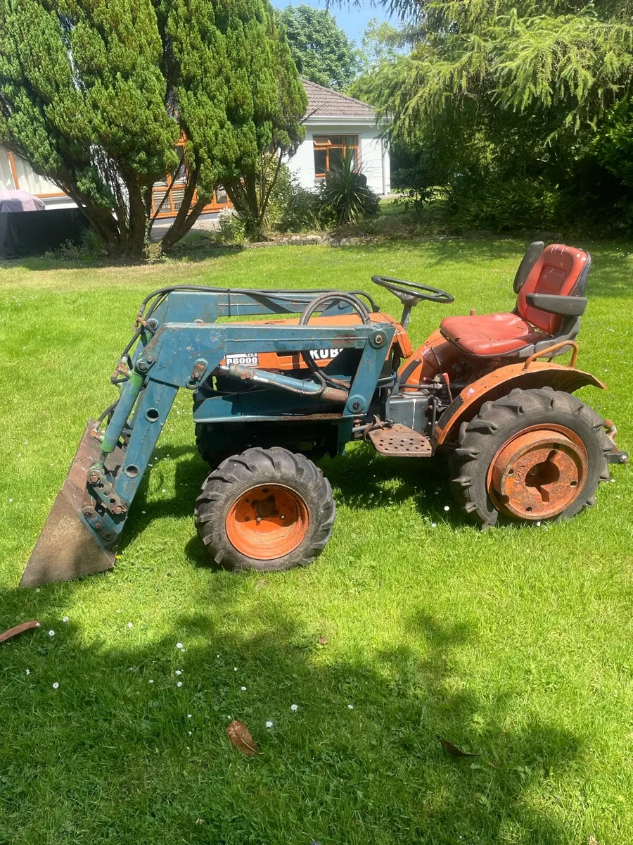 Kubota compact tractor - Image 4