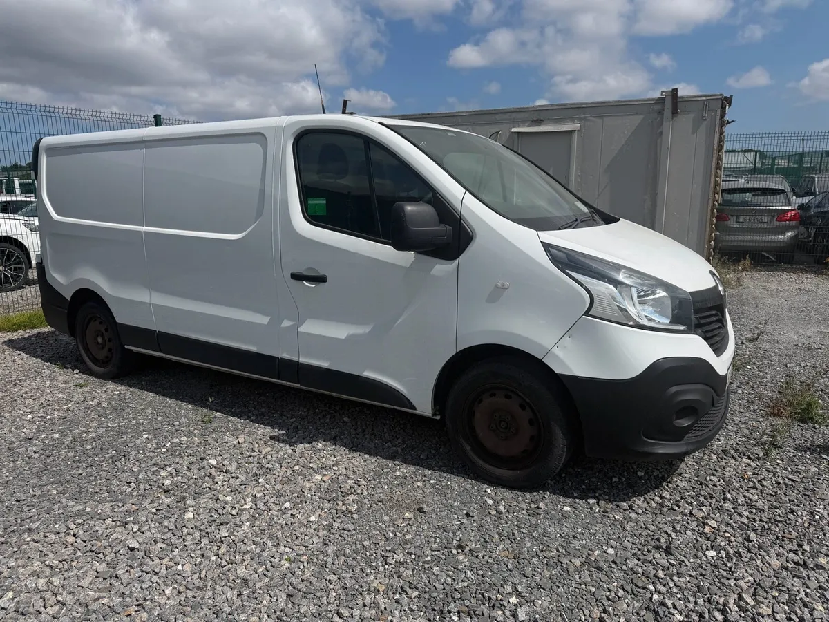 2015 Renault Taffic LWB - Image 1