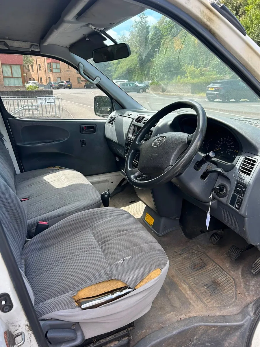 Toyota Hiace - Image 3