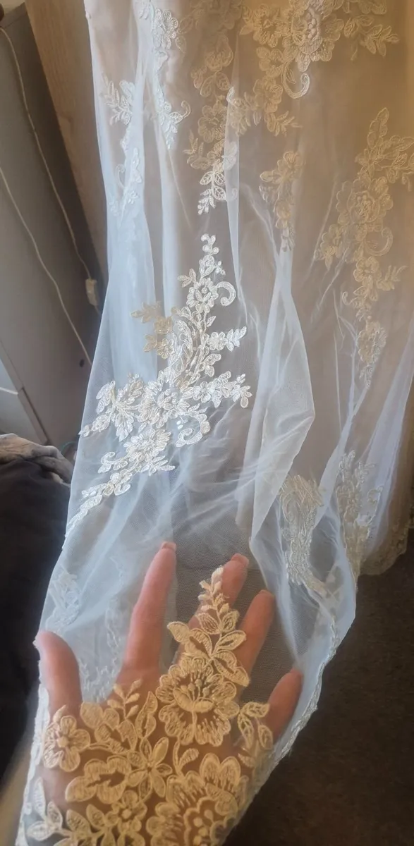 Wedding dress - Image 2