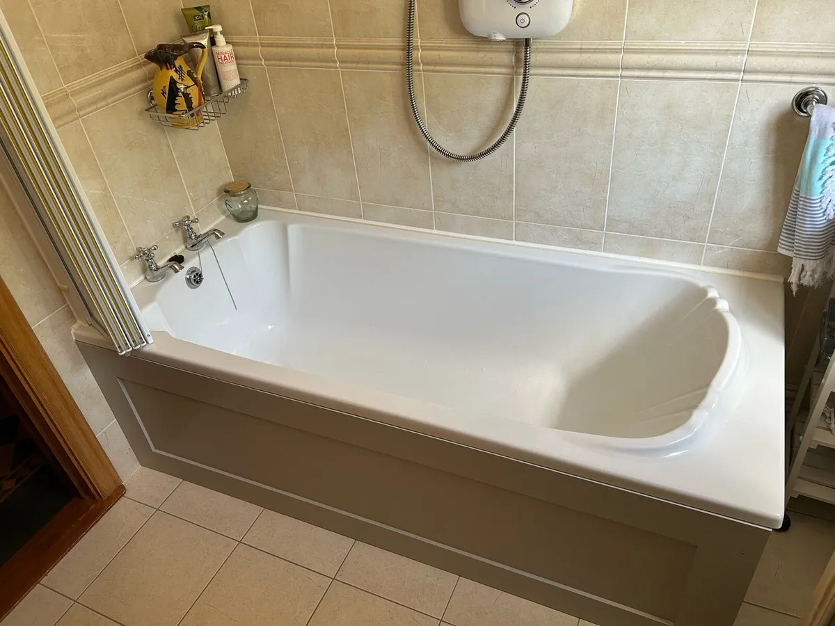 Bath, panel & bifold glass screen - Image 2