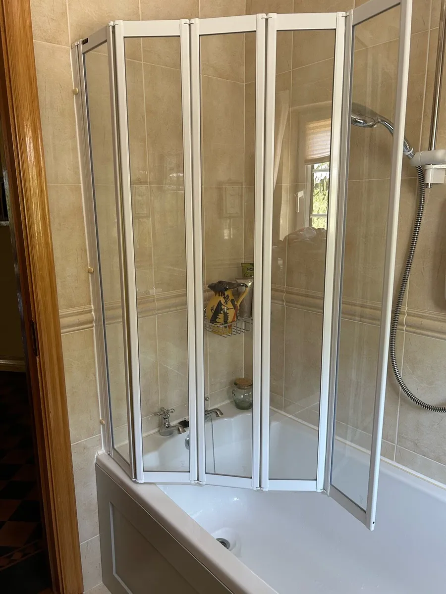 Bath, panel & bifold glass screen - Image 3