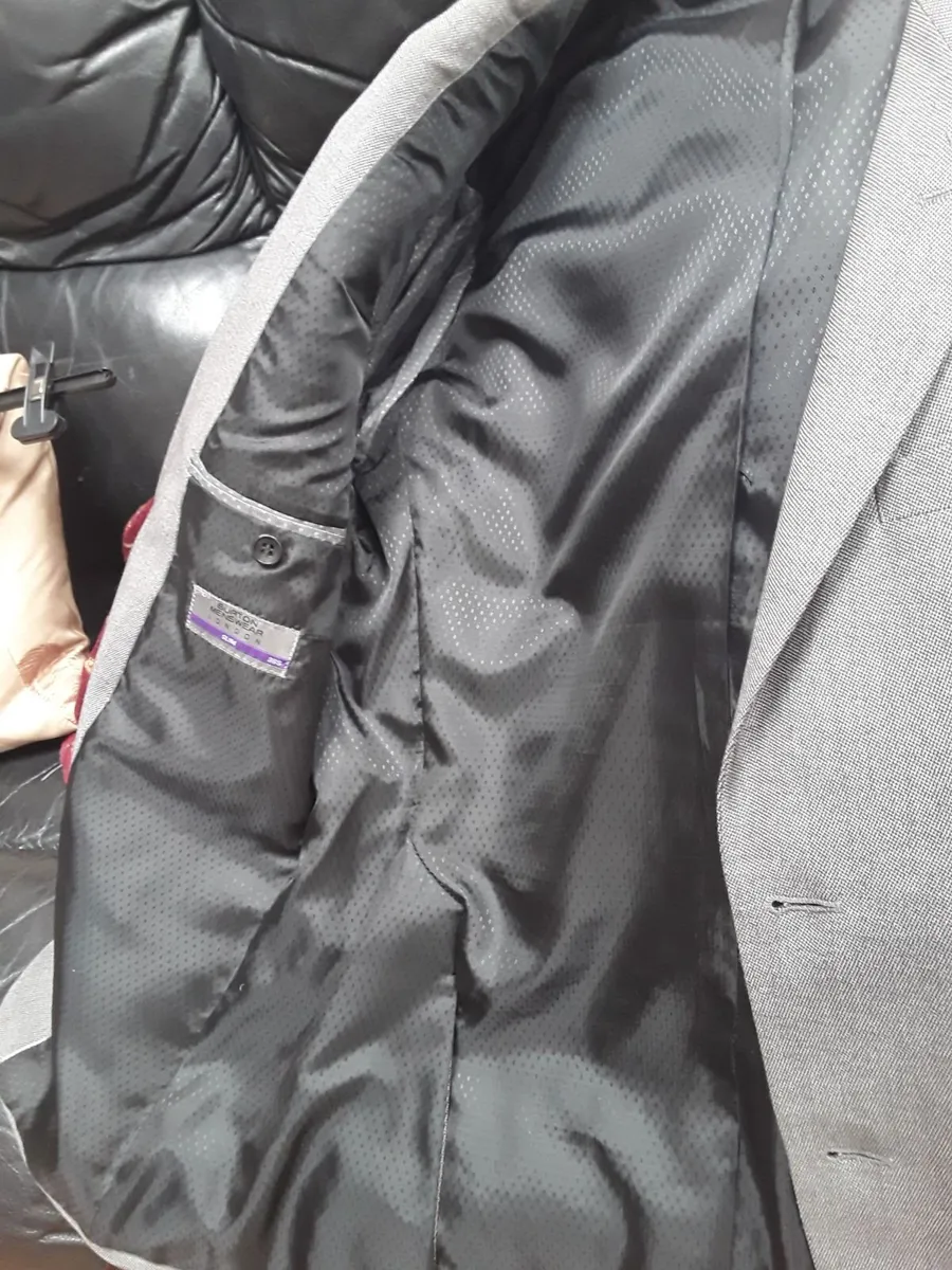 Brand new gents  burton suit - Image 4
