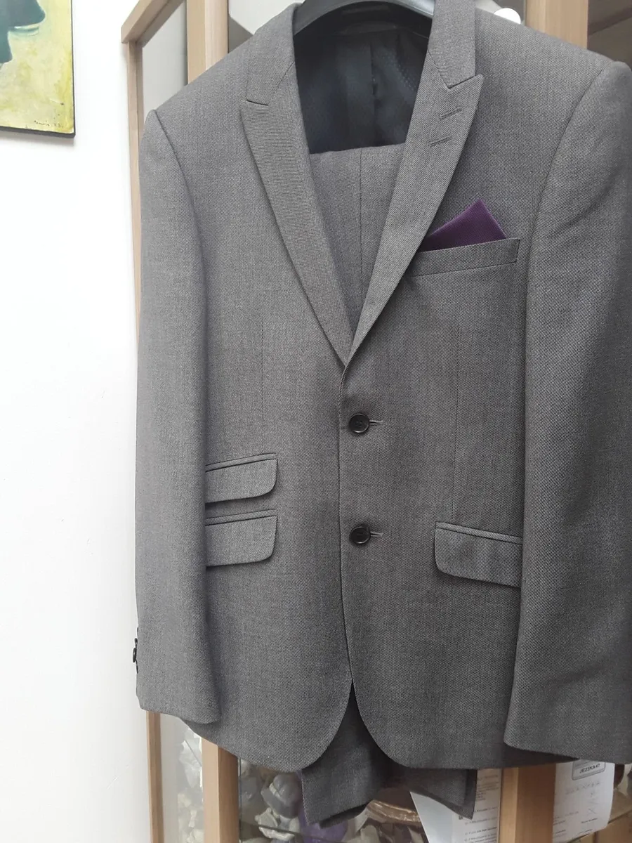 Brand new gents  burton suit - Image 1