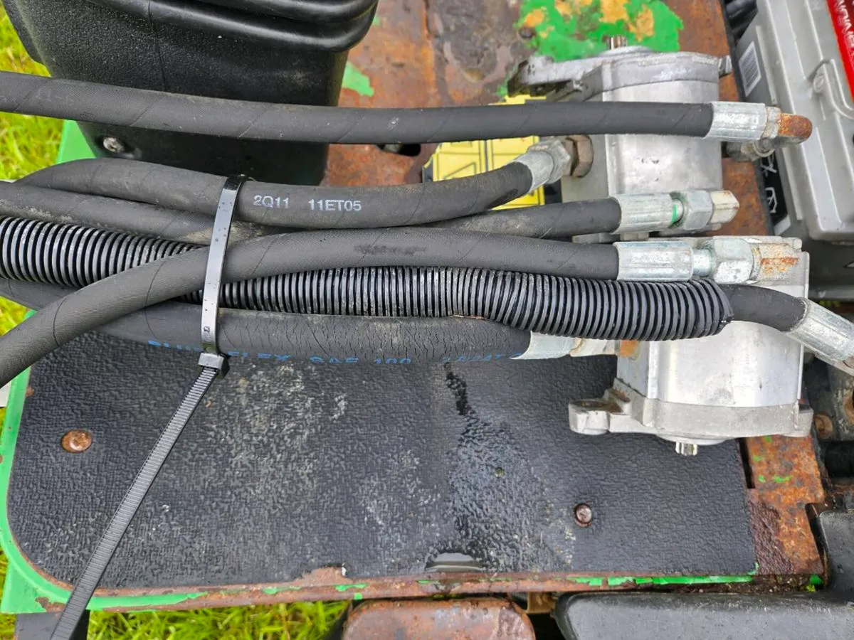 John Deere 2500A - Image 3