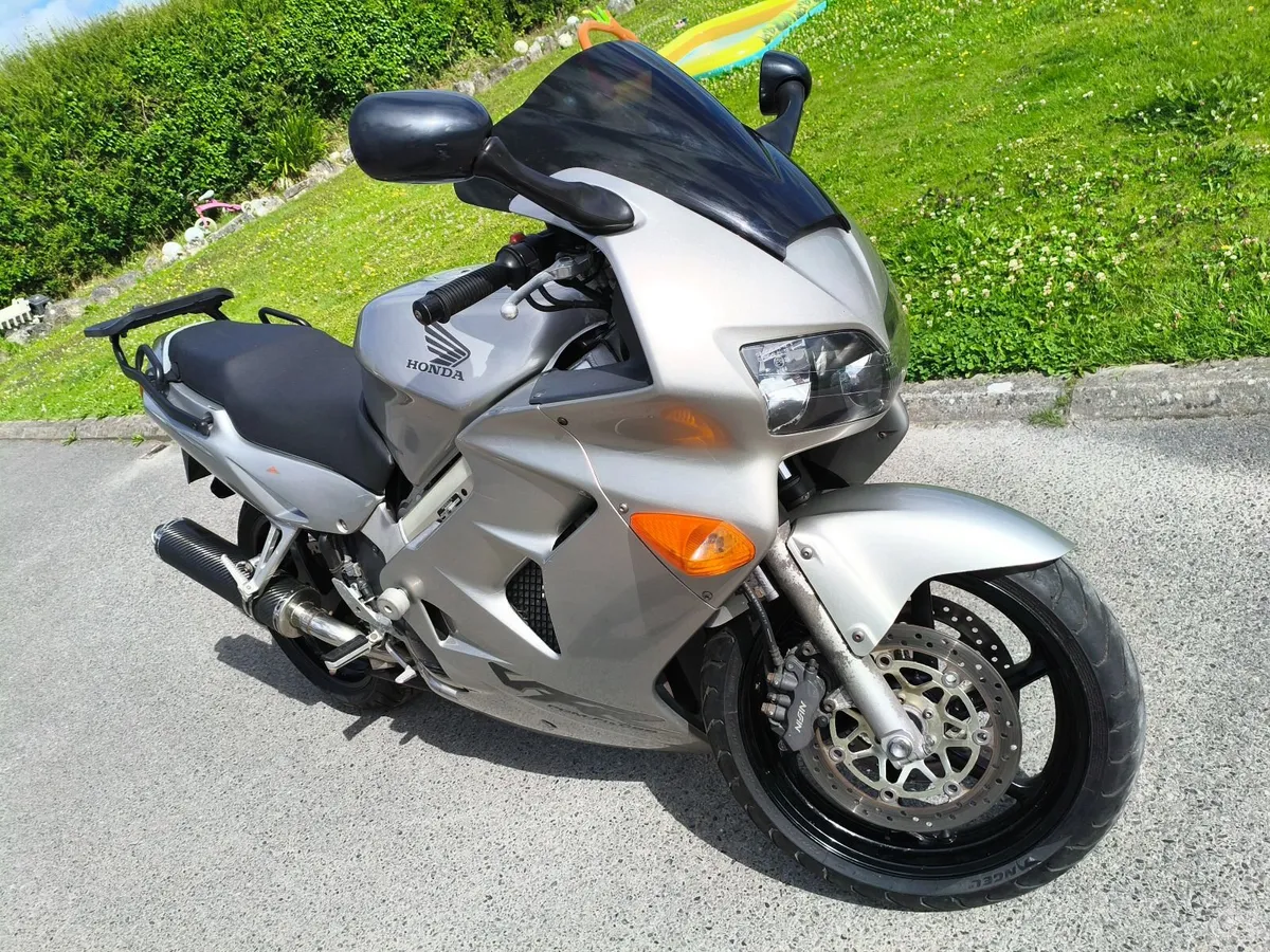 VFR 800 - Image 1