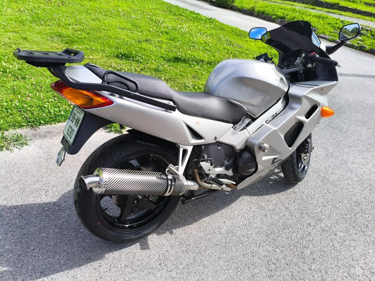 VFR 800 - Image 2