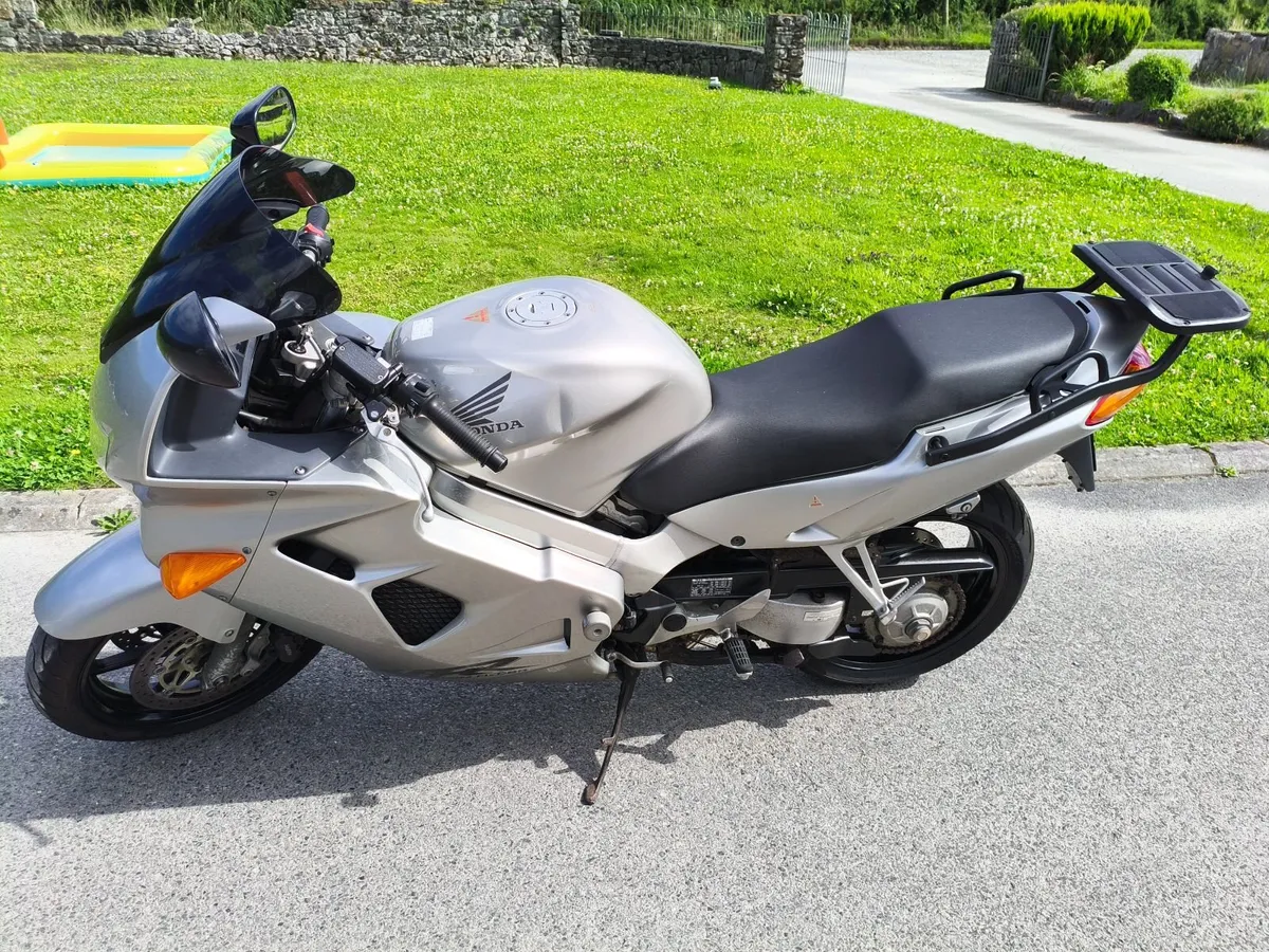 VFR 800 - Image 3